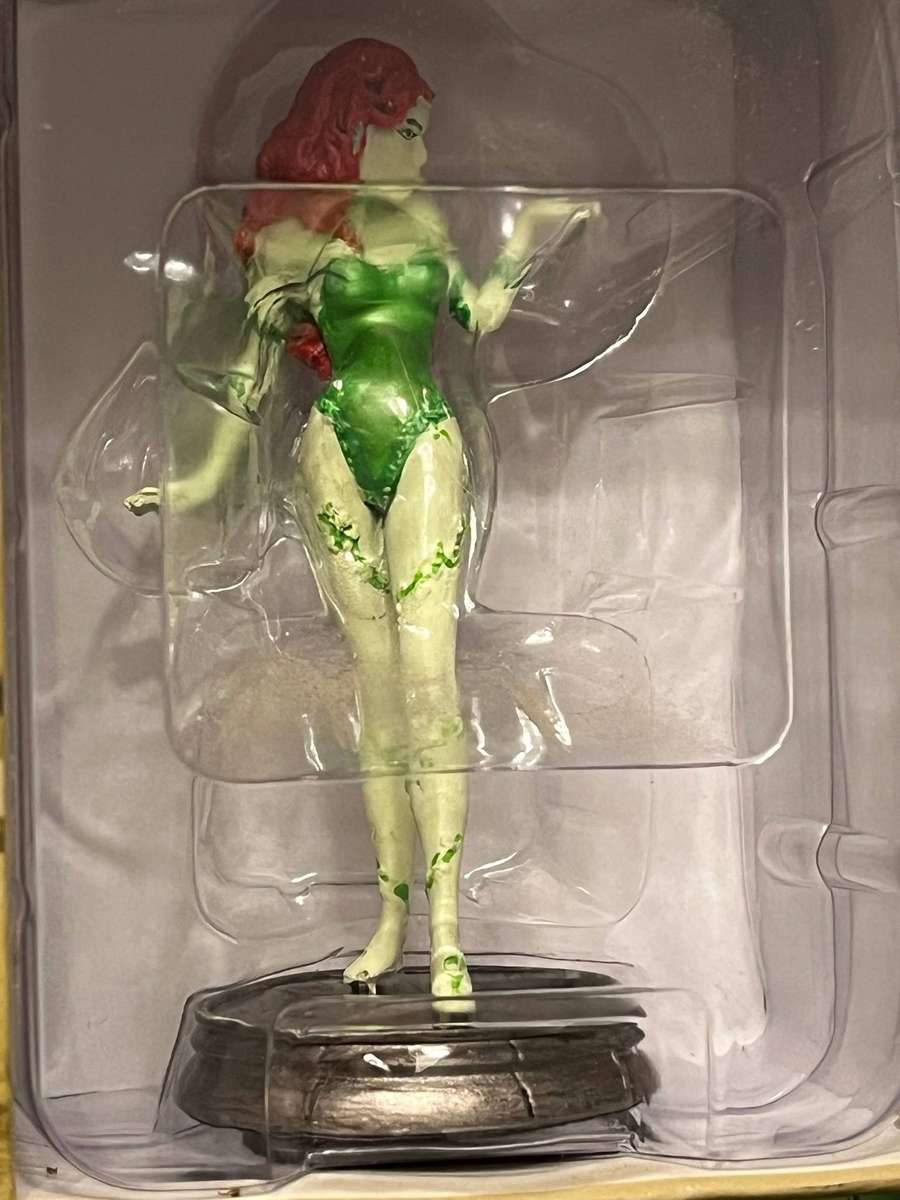  DC Chess Collection  Poison Ivy Black Queen Figure (Issue No. 9)