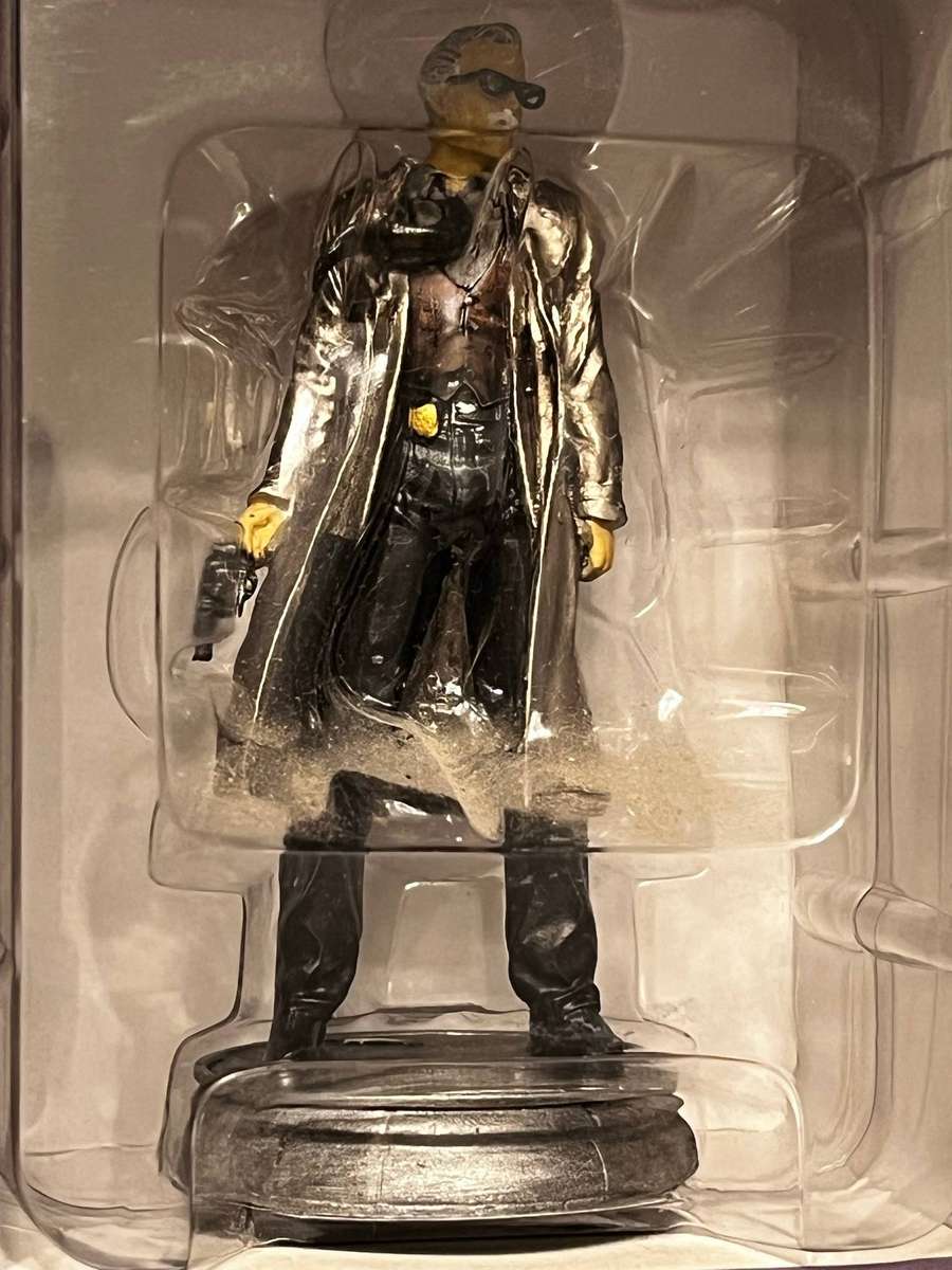  DC Chess Collection  Commissioner Gordon White Pawn Figure (Issue No. 10)