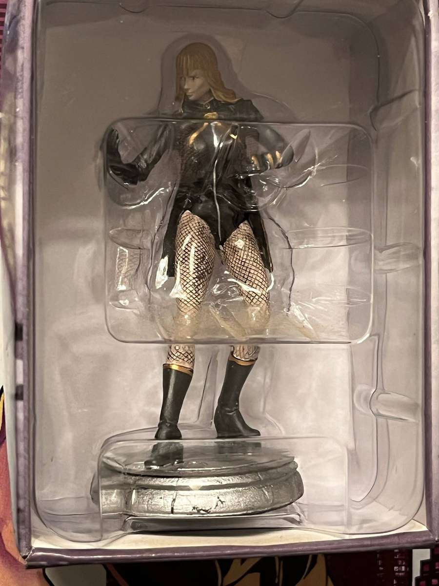  DC Chess Collection  Black Canary Black Bishop Figure (Issue No. 16)
