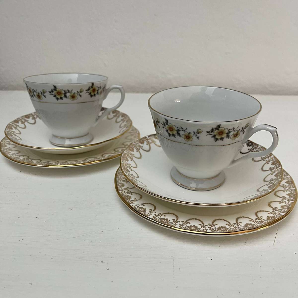  Mixed Vintage Tea Set  Queen Anne Plates & Saucers with China Cups
