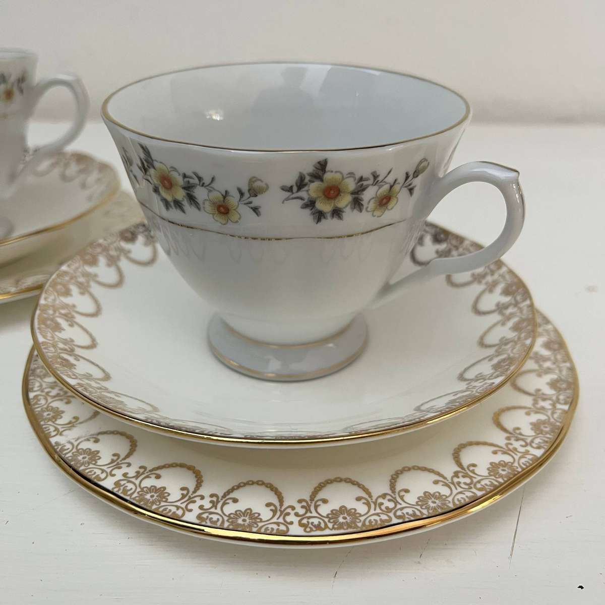  Mixed Vintage Tea Set  Queen Anne Plates & Saucers with China Cups