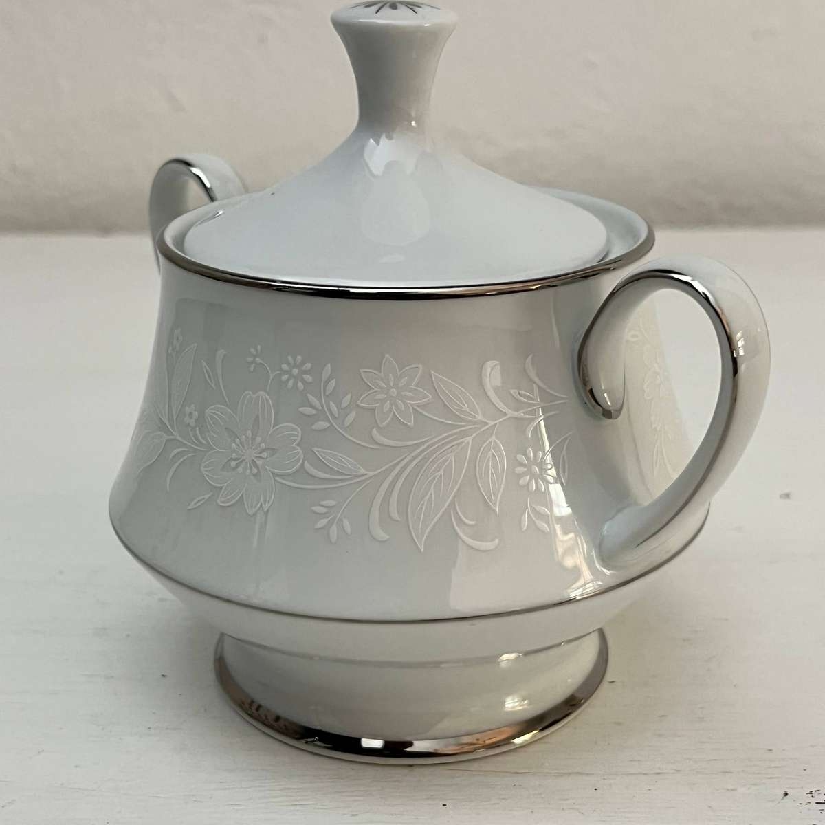  Noritake Ranier 6909 Lidded Sugar Bowl Platinum Trim Japan