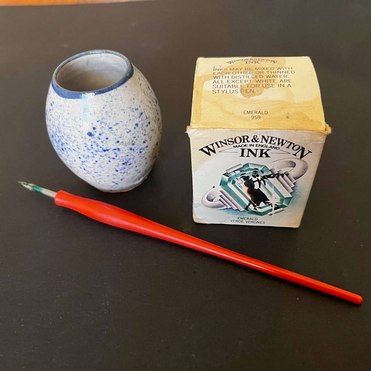  Winsor & Newton Emerald Ink with Pen & Ceramic Holder