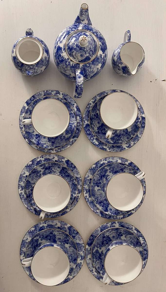 Maxwell & Williams Antique Blue Fine Bone China Tea Set  6 Trios + Teapot, Sugar & Milk