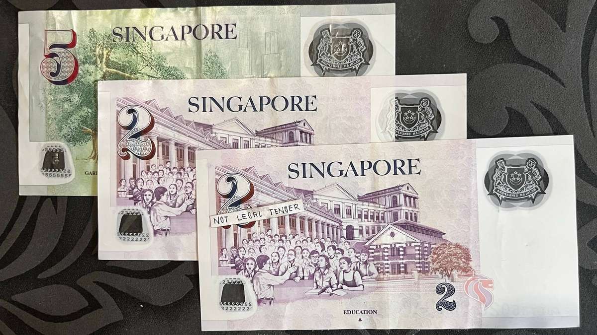 Singapore $2 & $5  Dollars Banknote x3