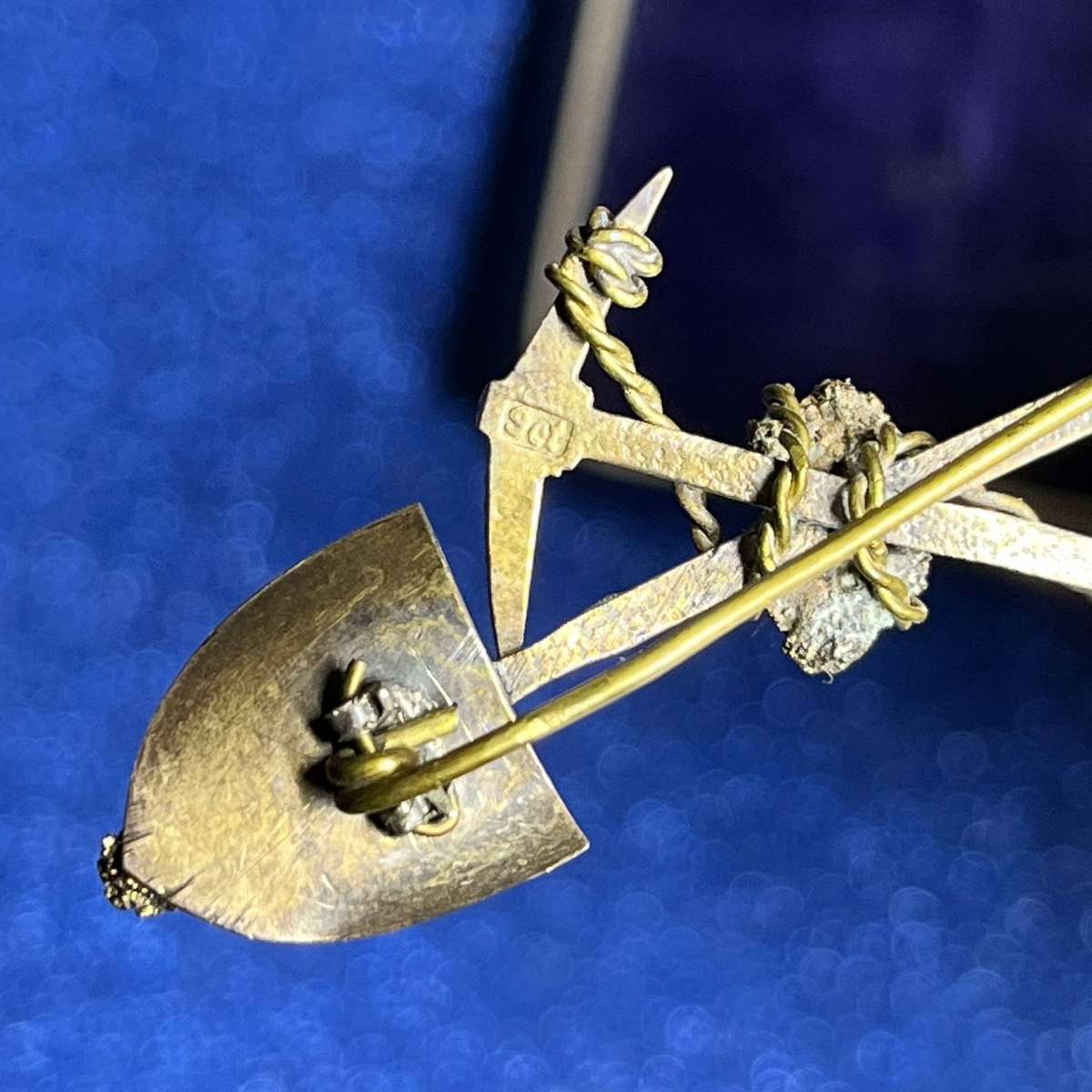  Gold South African Mining Brooch / 9ct Shovel & Pick
