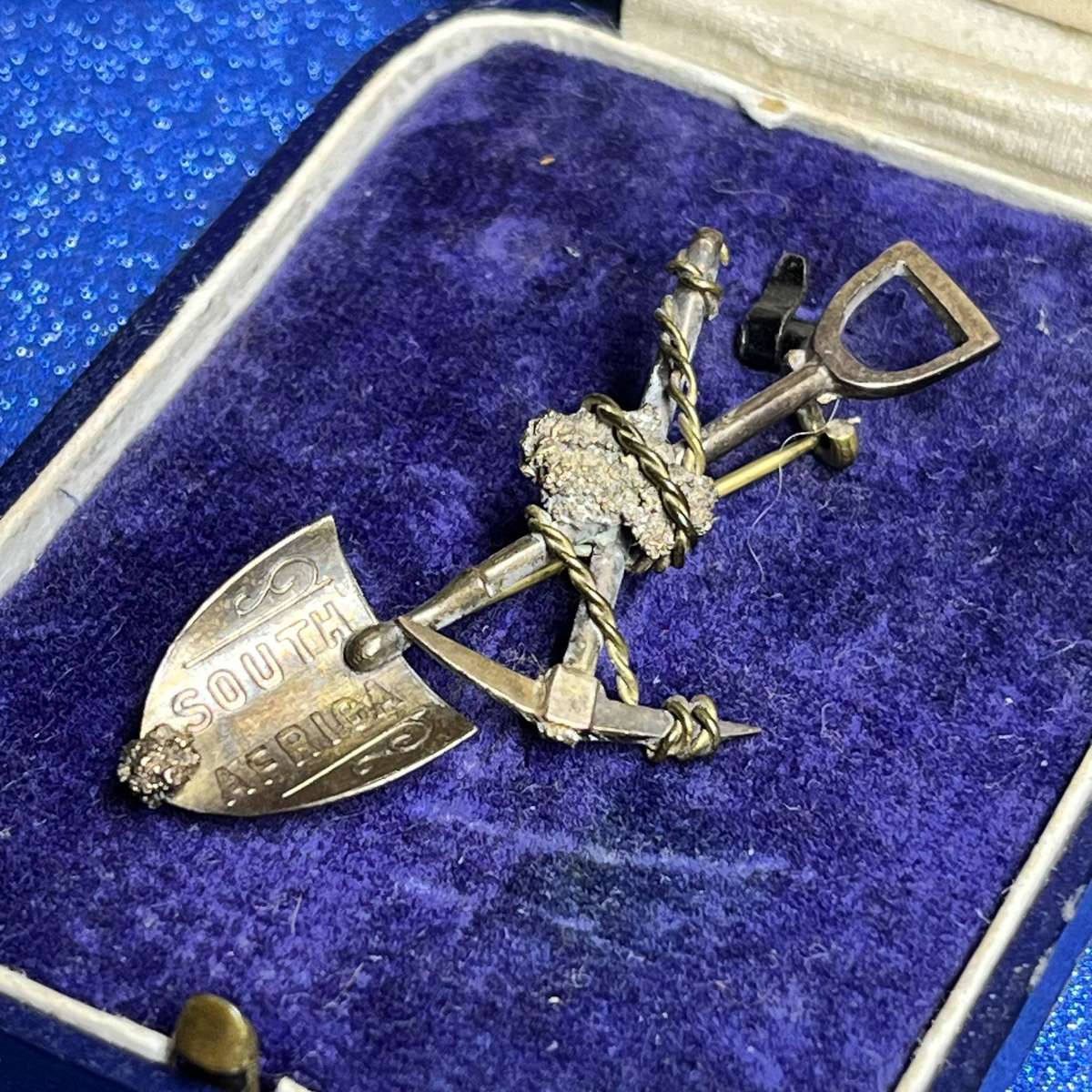  Gold South African Mining Brooch / 9ct Shovel & Pick