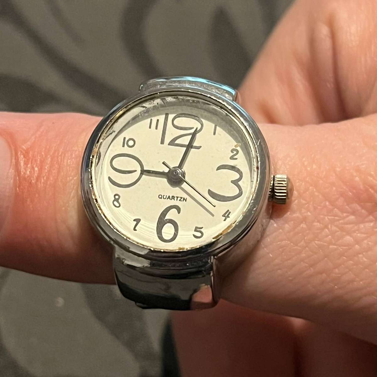 Vintage Style Quartzn Finger Ring Watch   Adjustable Metal Band