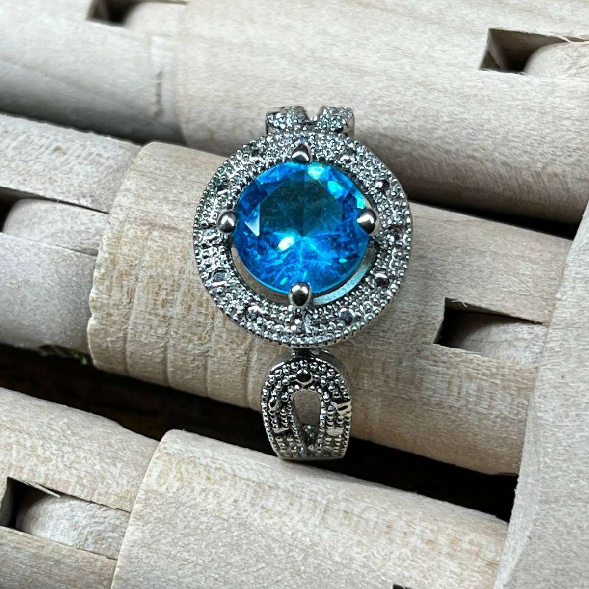  Sterling Silver Brilliant Blue Round Stone Halo Statement Ring