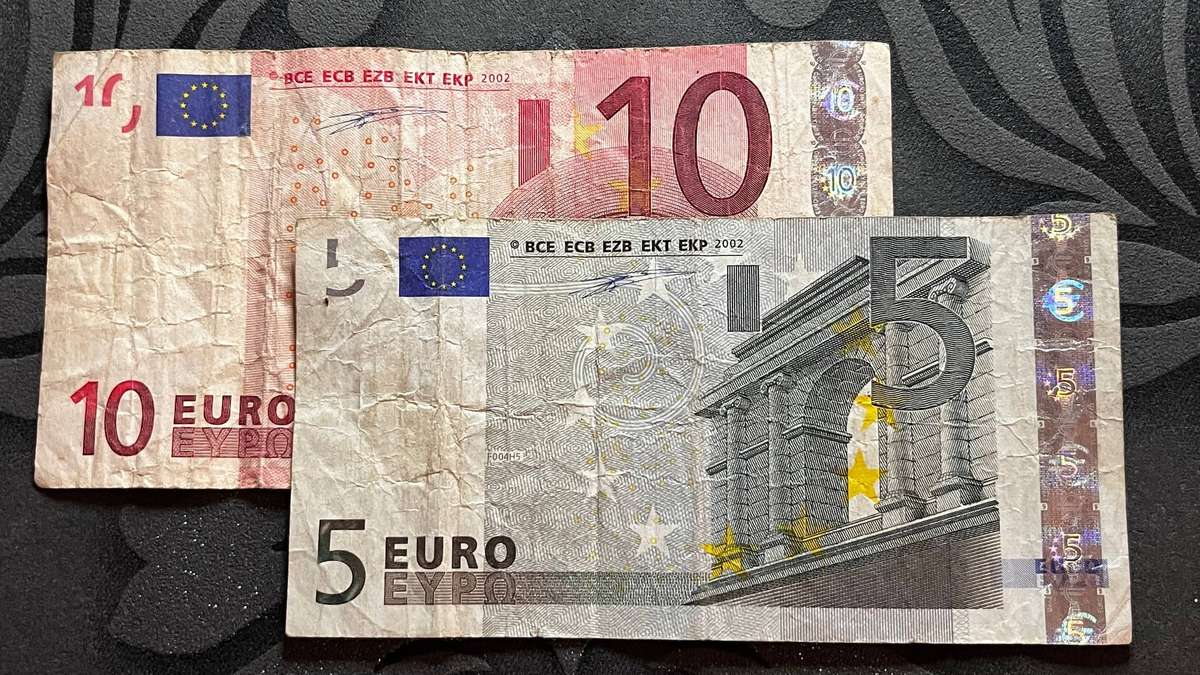 10 Euro & 5 Euro Banknotes  European Union