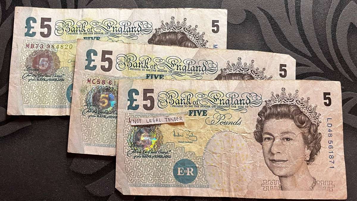 3x £5 Banknotes  Bank of England  Queen Elizabeth II