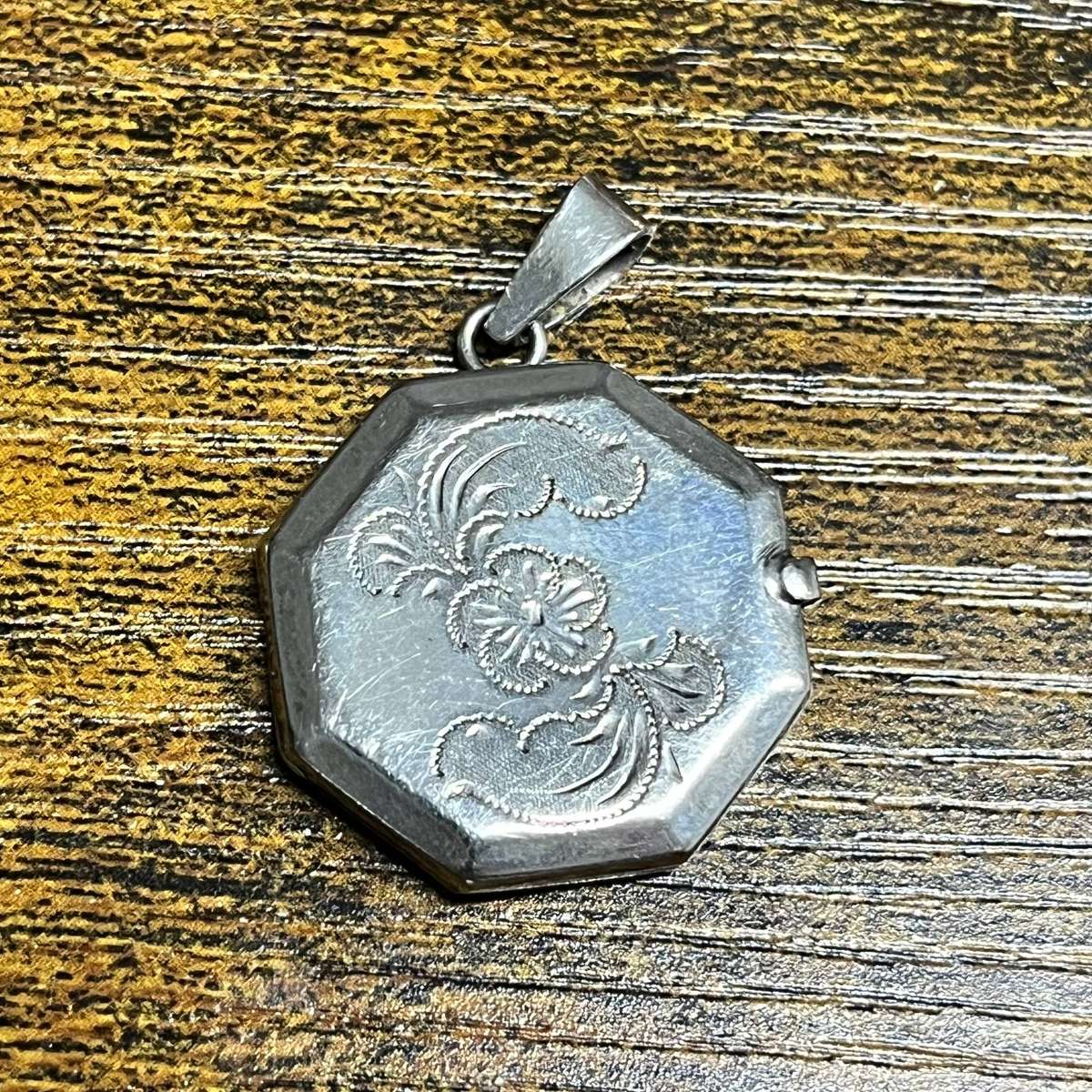 Vintage Silver Octagonal Floral Engraved Photo Locket Pendant  25mm
