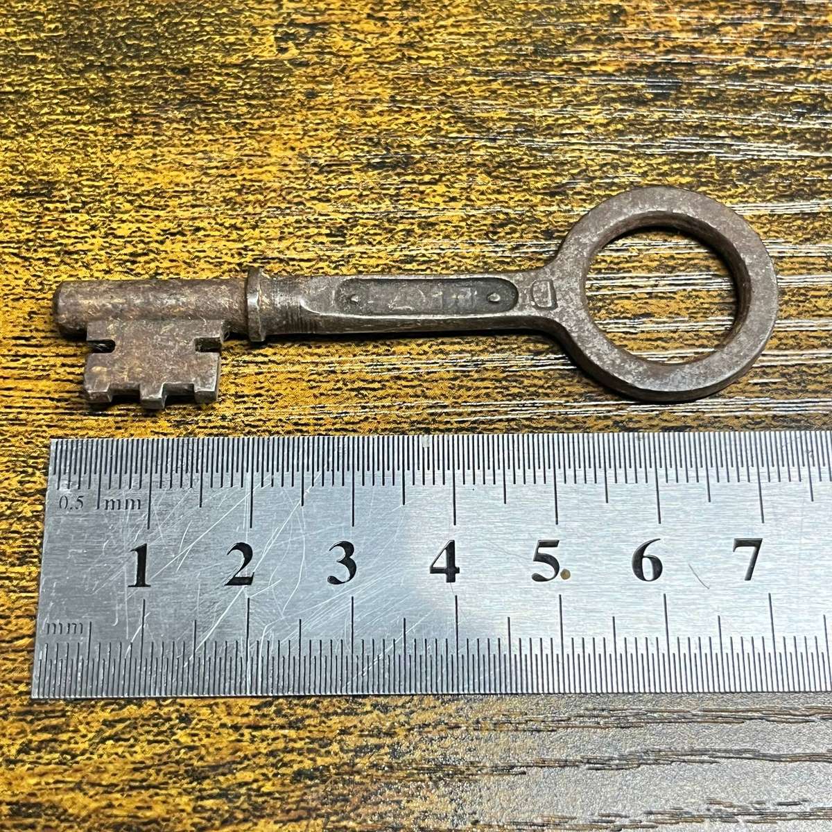 Antique Iron Skeleton Key  Decorative Bow & Ward Bit  Approx. 7cm