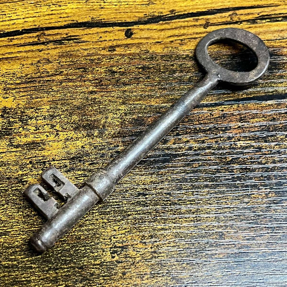 Large Antique Iron Skeleton Key  Double-Bit Ward Key  Approx. 10.5cm