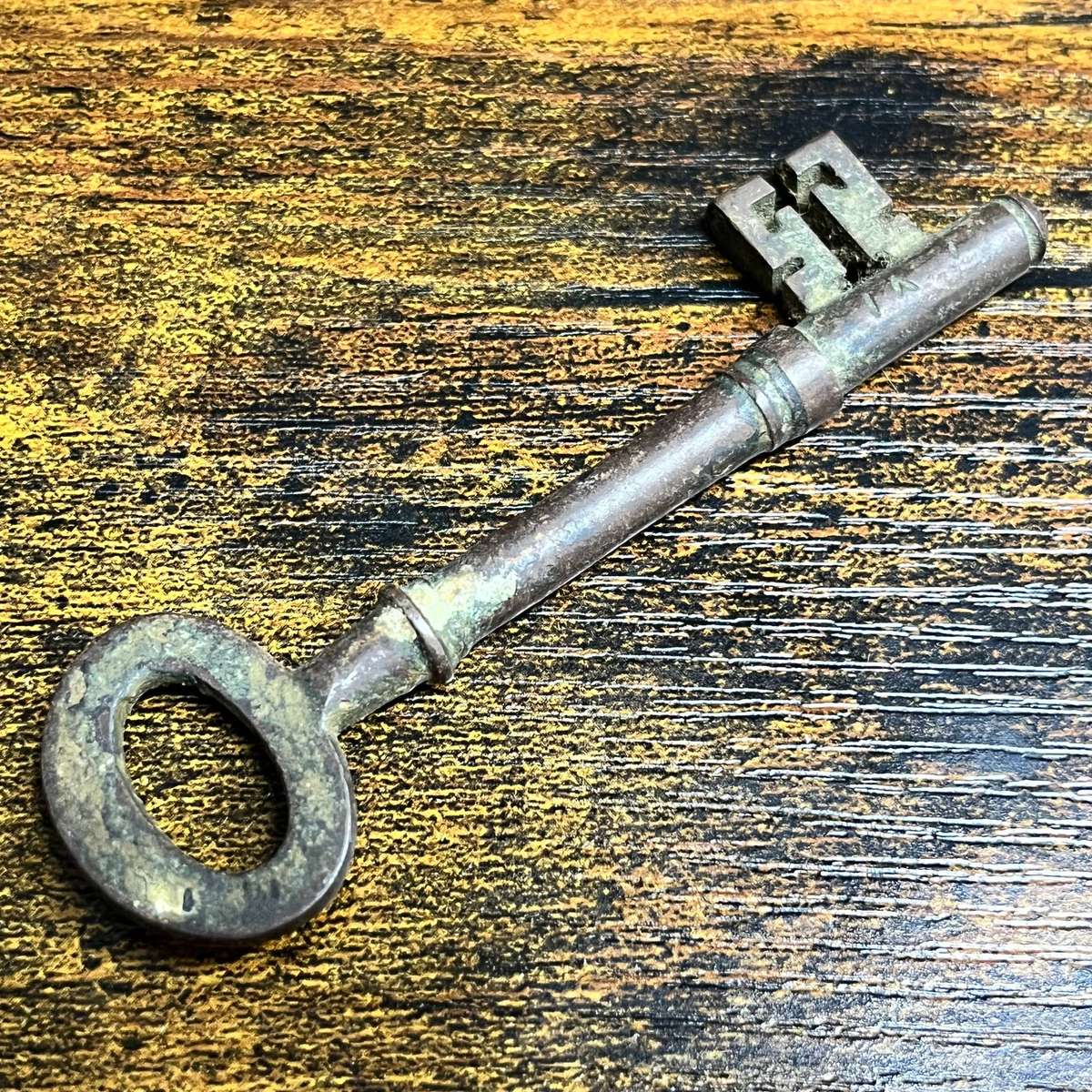 Large Antique Skeleton Key  Ornate Double-Bit Iron Key  Approx. 9cm