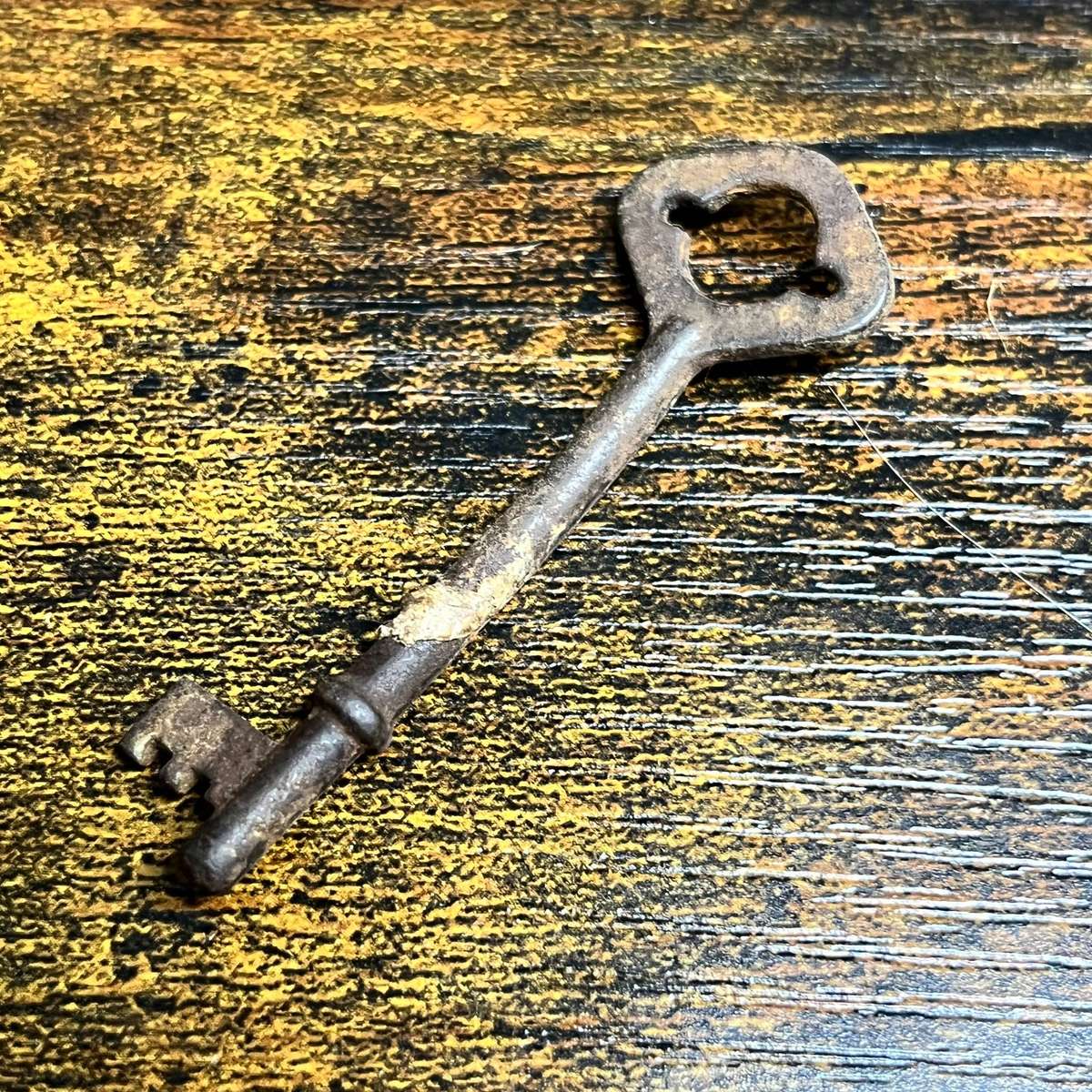 Small Antique Iron Skeleton Key  Ornate Bow  Approx. 6cm