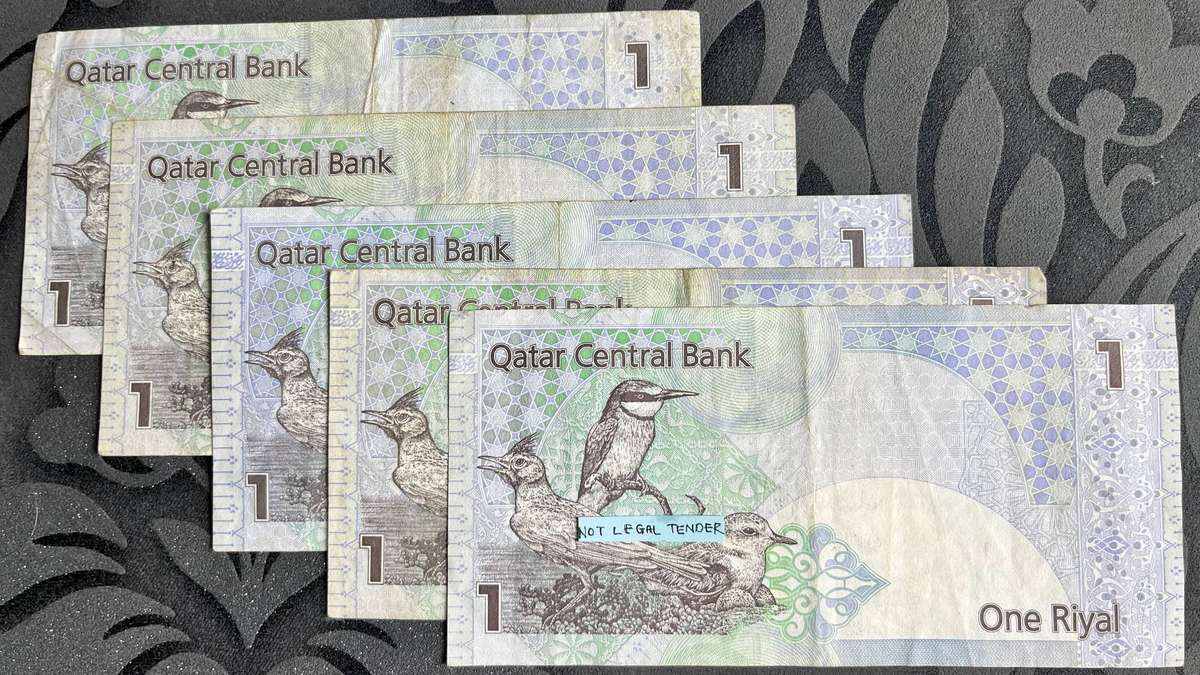 Qatar 1 Riyal Banknote Lot (5 Notes)