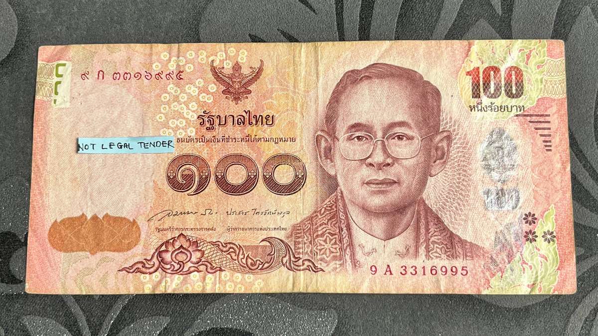 Thailand 100 Baht Banknote King Bhumibol Rama IX