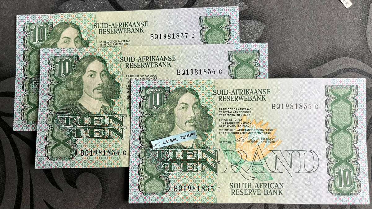 10 Rand Banknotes x3 Consecutive Serial Numbers | Governor CL Stals | UNC