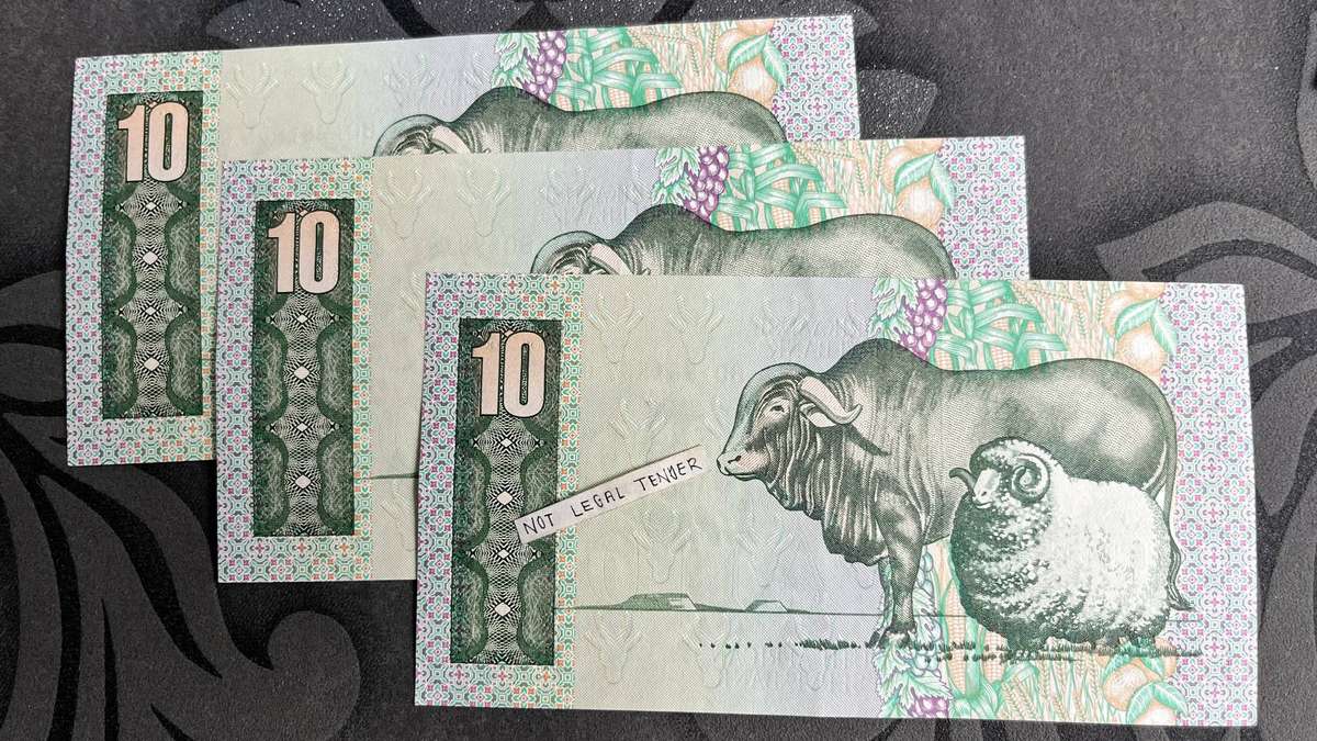 10 Rand Banknotes x3 Consecutive Serial Numbers | Governor CL Stals | UNC