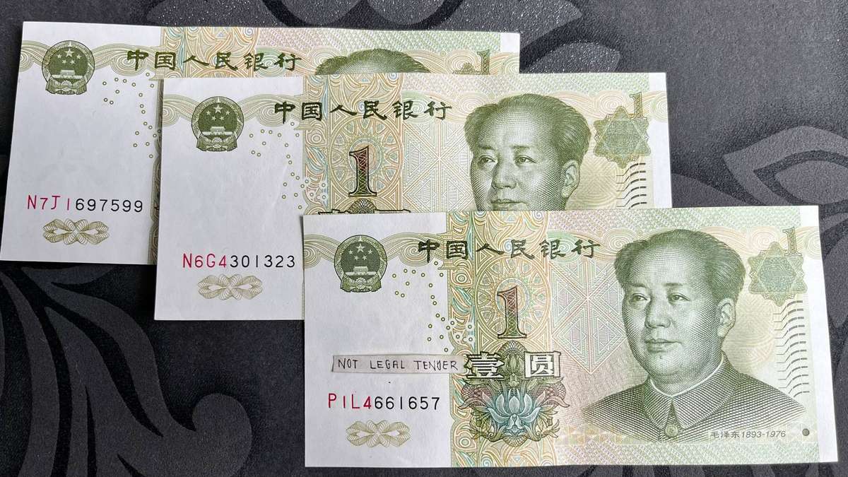 China 1 Yuan Banknote 1999 (x3 Notes)