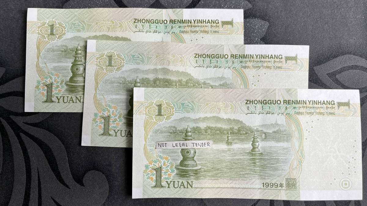 China 1 Yuan Banknote 1999 (x3 Notes)