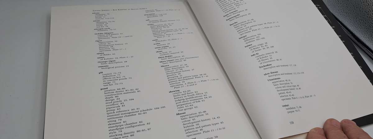 Pre-Owned : Living Jewels - Koikeeping in South Africa - Ronnie Watt & Serveas de Kock