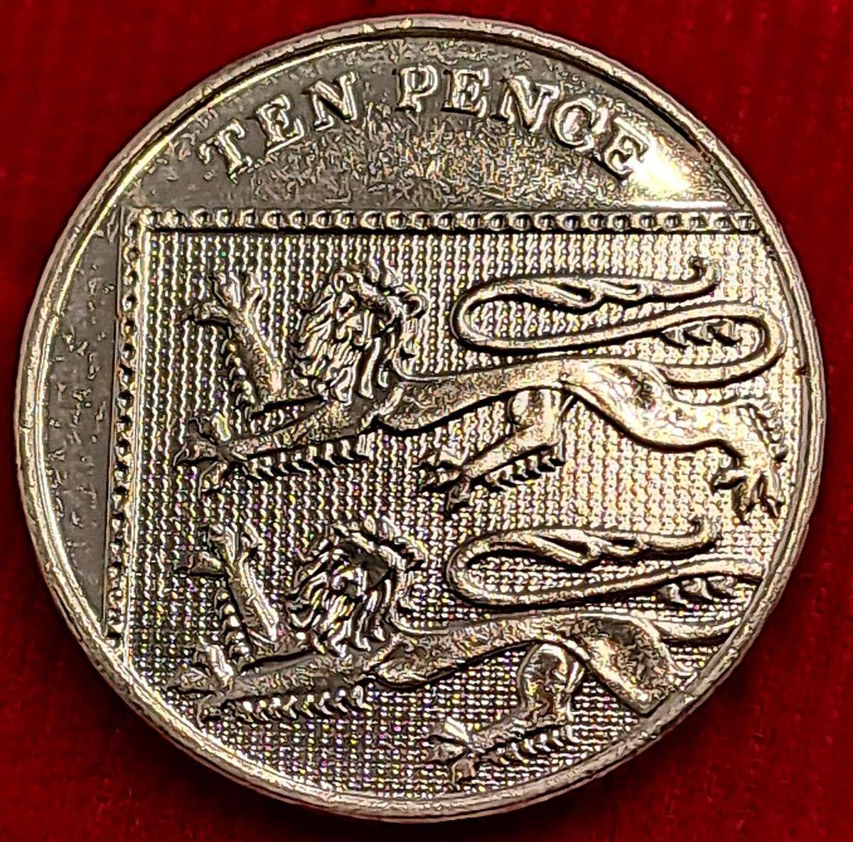 2015 United Kingdom 10 Pence - Elizabeth II 4th portrait, Royal Shield, magnetic