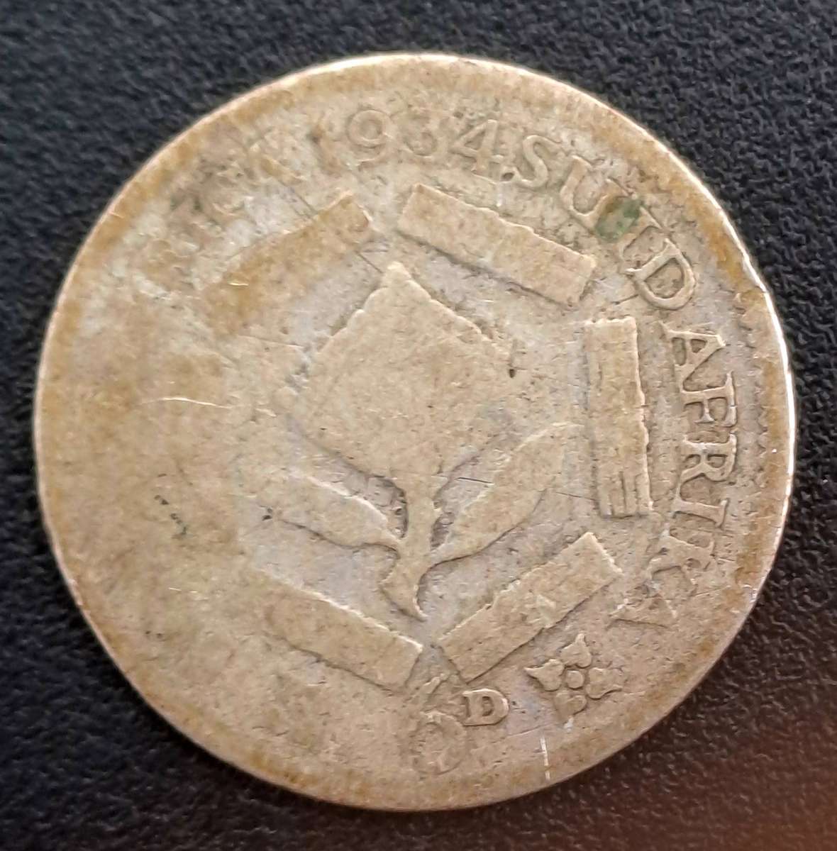 1934  South Africa (Silver .800) 6 Pence - George V SUID-AFRIKA 6D(poor condition)