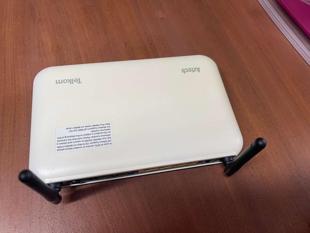 Aztech HW550-3G (700WR-3G) ADSL2+ Wireless N 4-Port Router - Excellent Condition