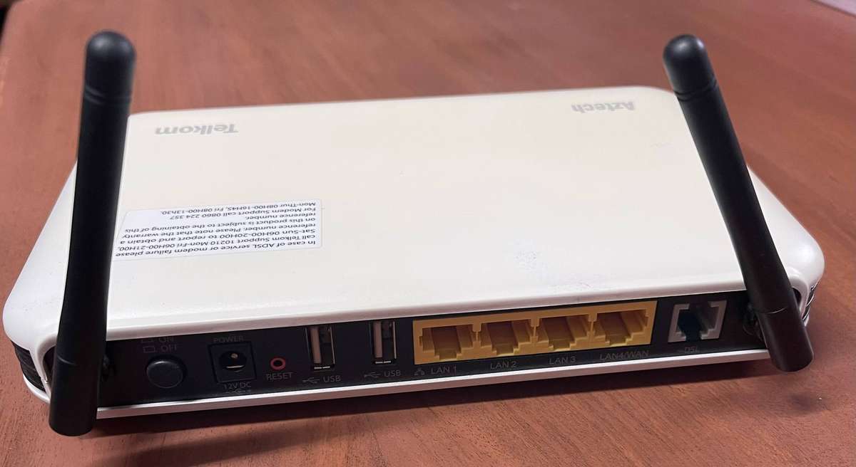 Aztech HW550-3G (700WR-3G) ADSL2+ Wireless N 4-Port Router - Excellent Condition