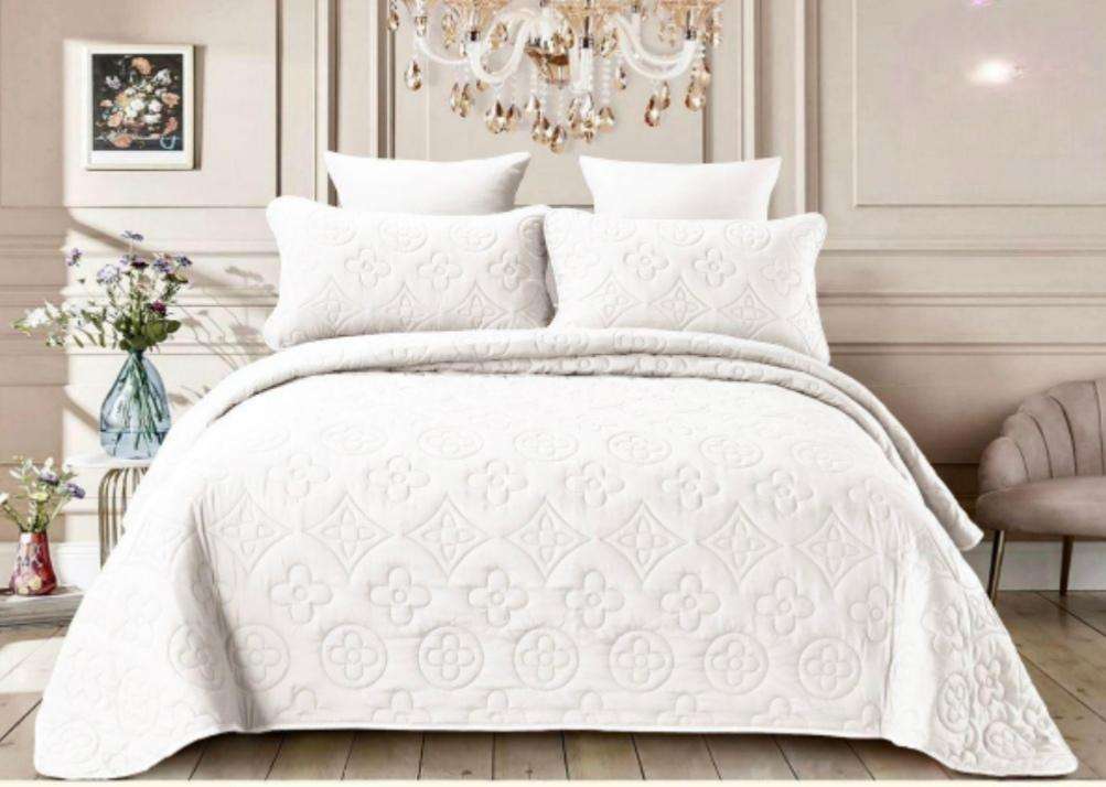 5 Piece Queen to King Quilted Mokka Bedding Set, White