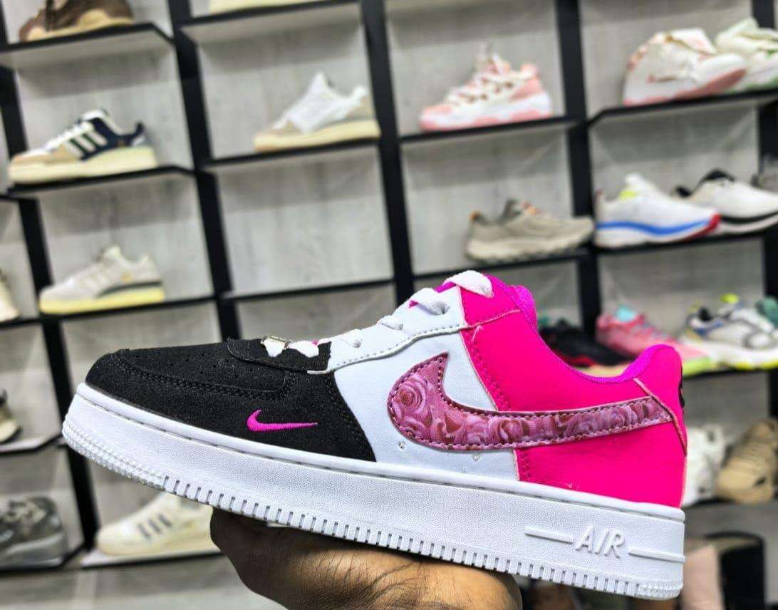 Ladies Sneaker, Sizes 4-7