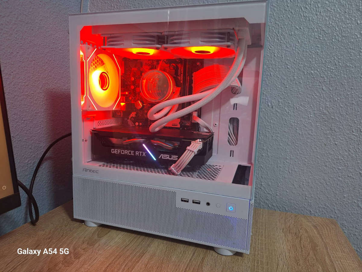 White gaming pc