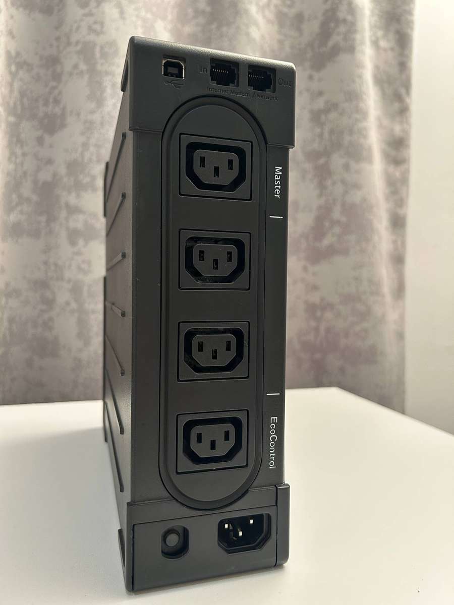 Eaton Ellipse PRO 850VA UPS (Uninterruptible Power Supply) - LCD Display