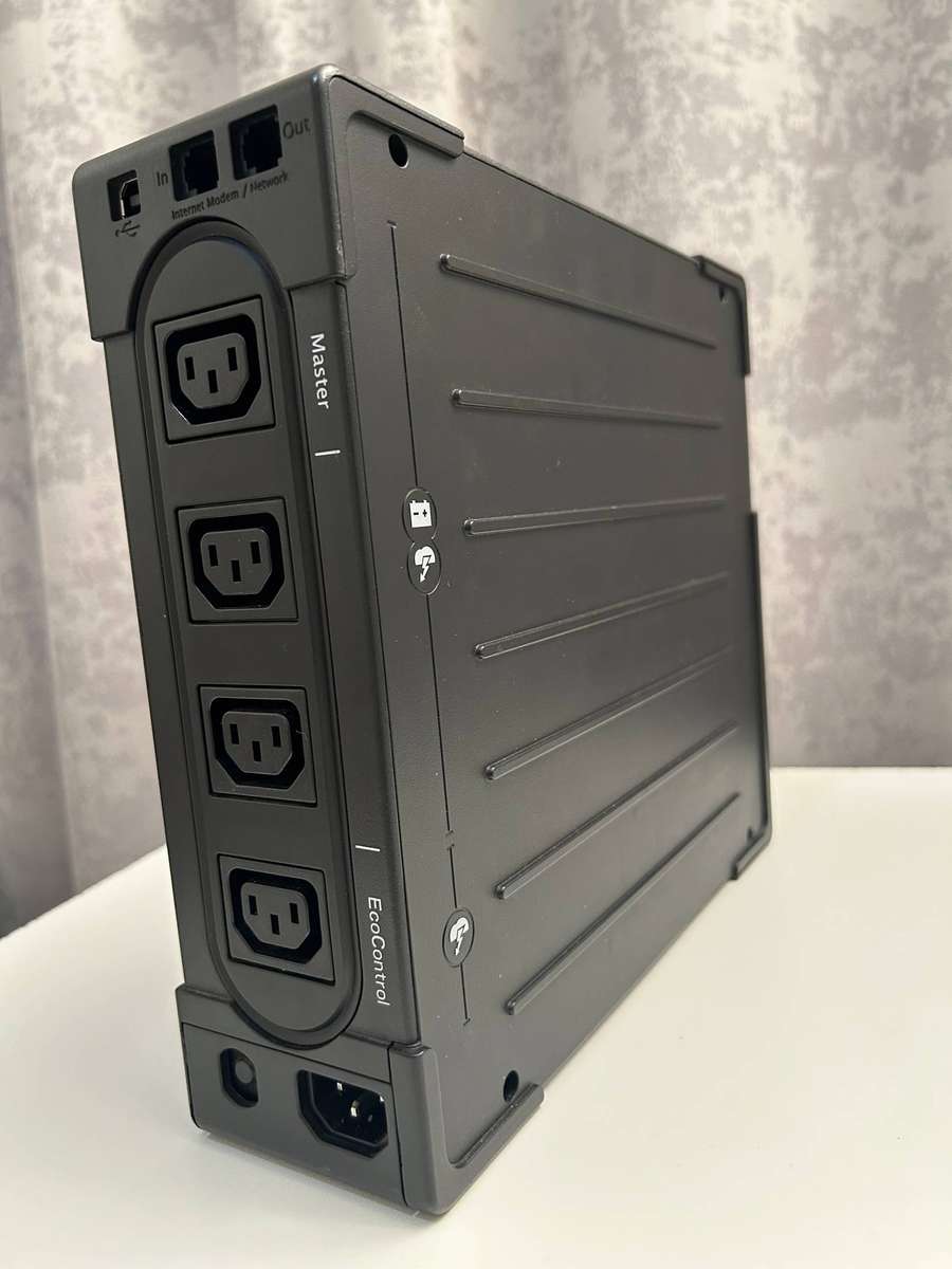 Eaton Ellipse PRO 850VA UPS (Uninterruptible Power Supply) - LCD Display