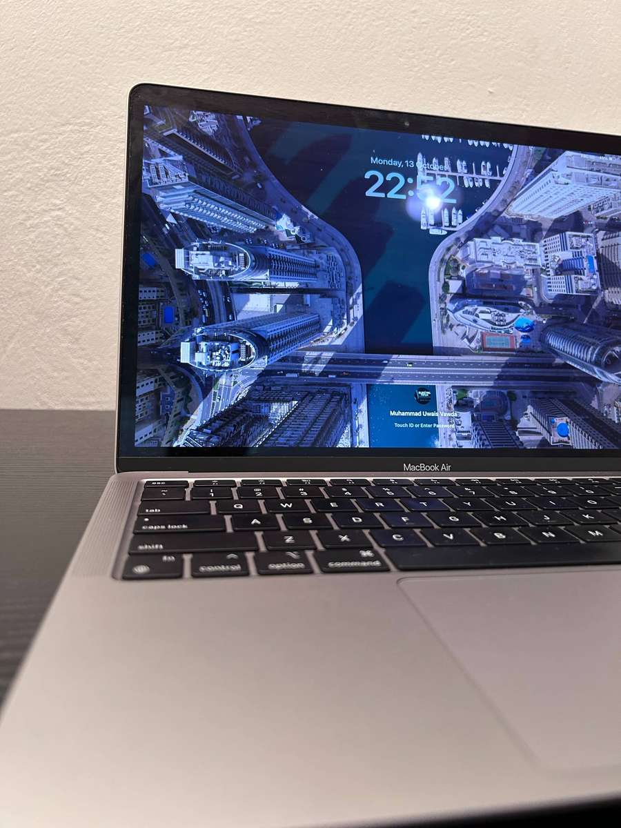 Apple MacBook Air M1 (2020) - 8GB RAM - 98% Battery Health (50 Cycles)