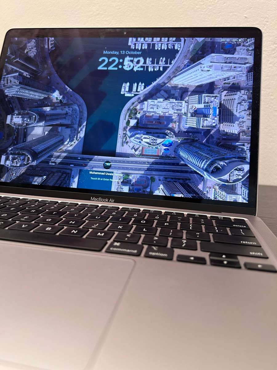Apple MacBook Air M1 (2020) - 8GB RAM - 98% Battery Health (50 Cycles)