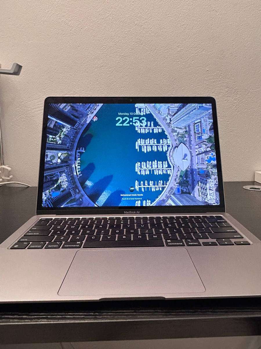 Apple MacBook Air M1 (2020) - 8GB RAM - 98% Battery Health (50 Cycles)