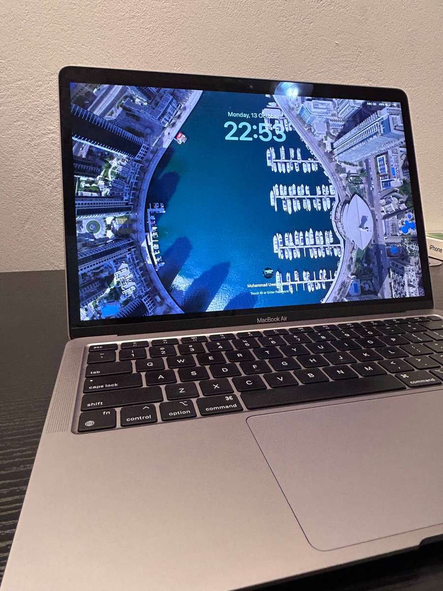 Apple MacBook Air M1 (2020) - 8GB RAM - 98% Battery Health (50 Cycles)