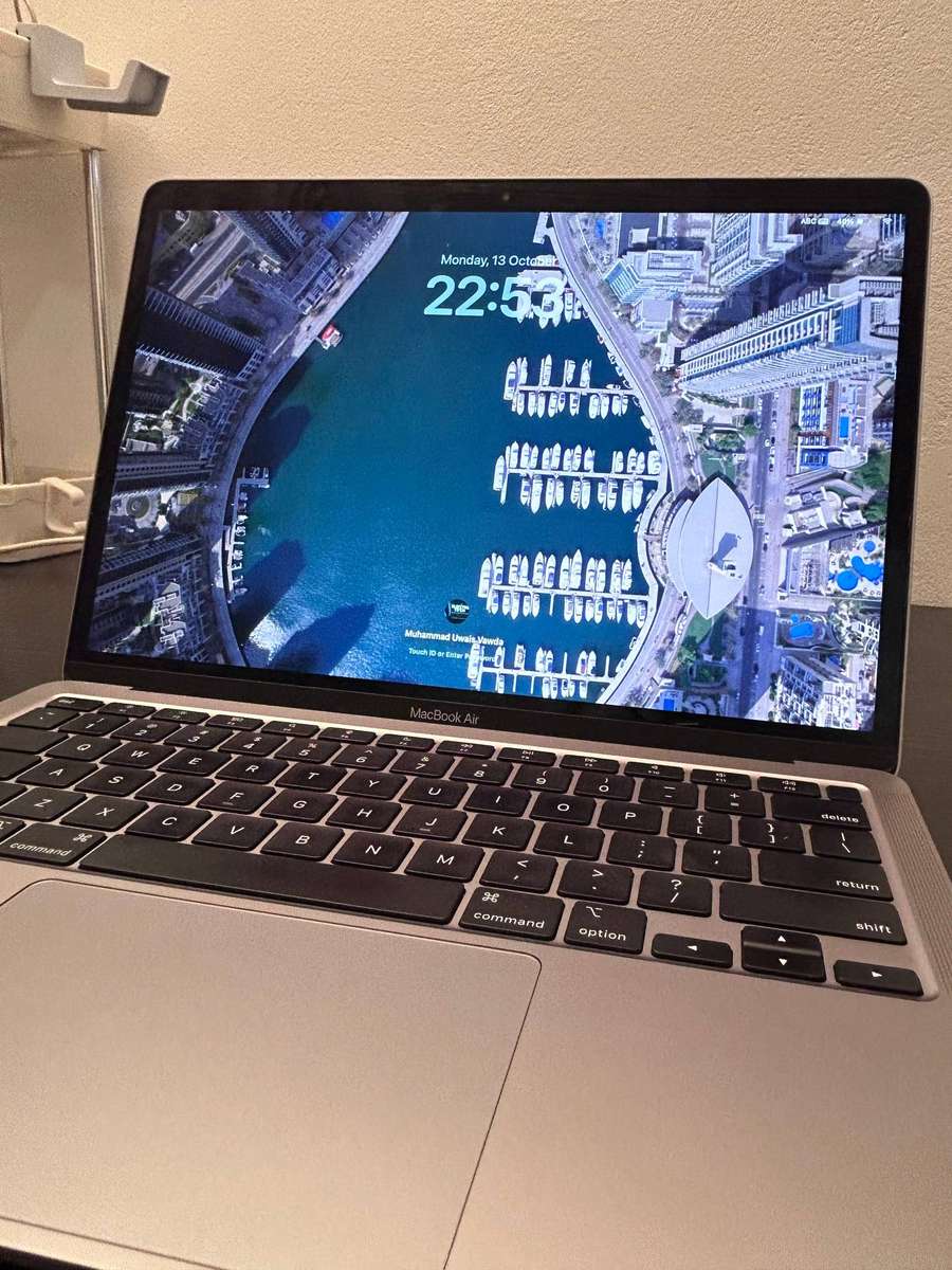 Apple MacBook Air M1 (2020) - 8GB RAM - 98% Battery Health (50 Cycles)