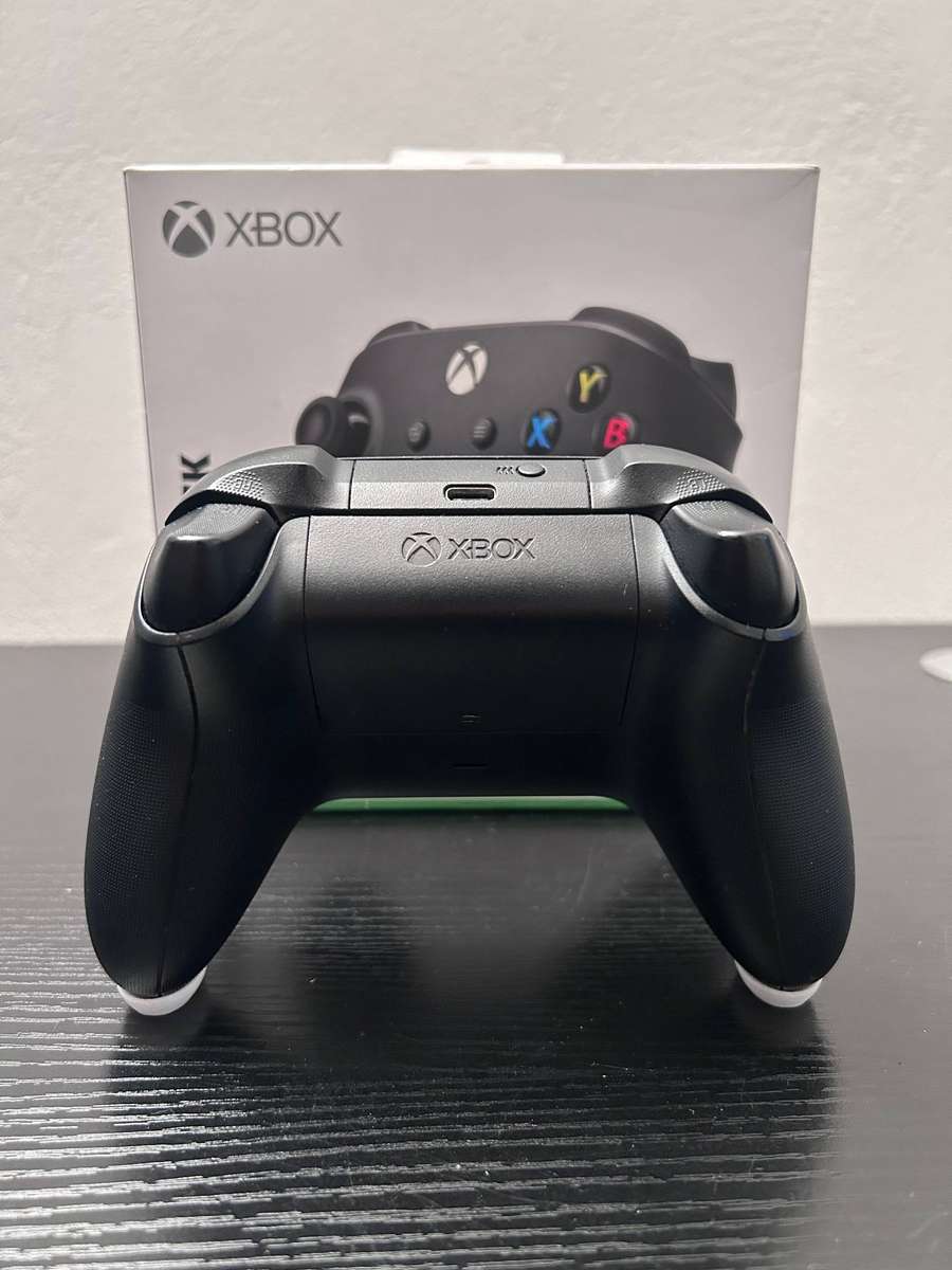 Xbox Series X|S Wireless Controller  Carbon Black (Open Box)