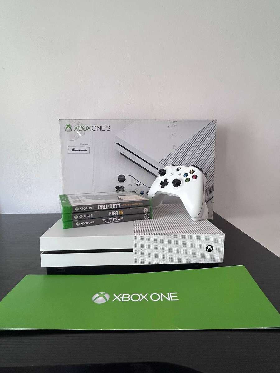 Xbox One S 1TB (White) - Controller + Power Cable + HDMI Cable + Box + 3 Games
