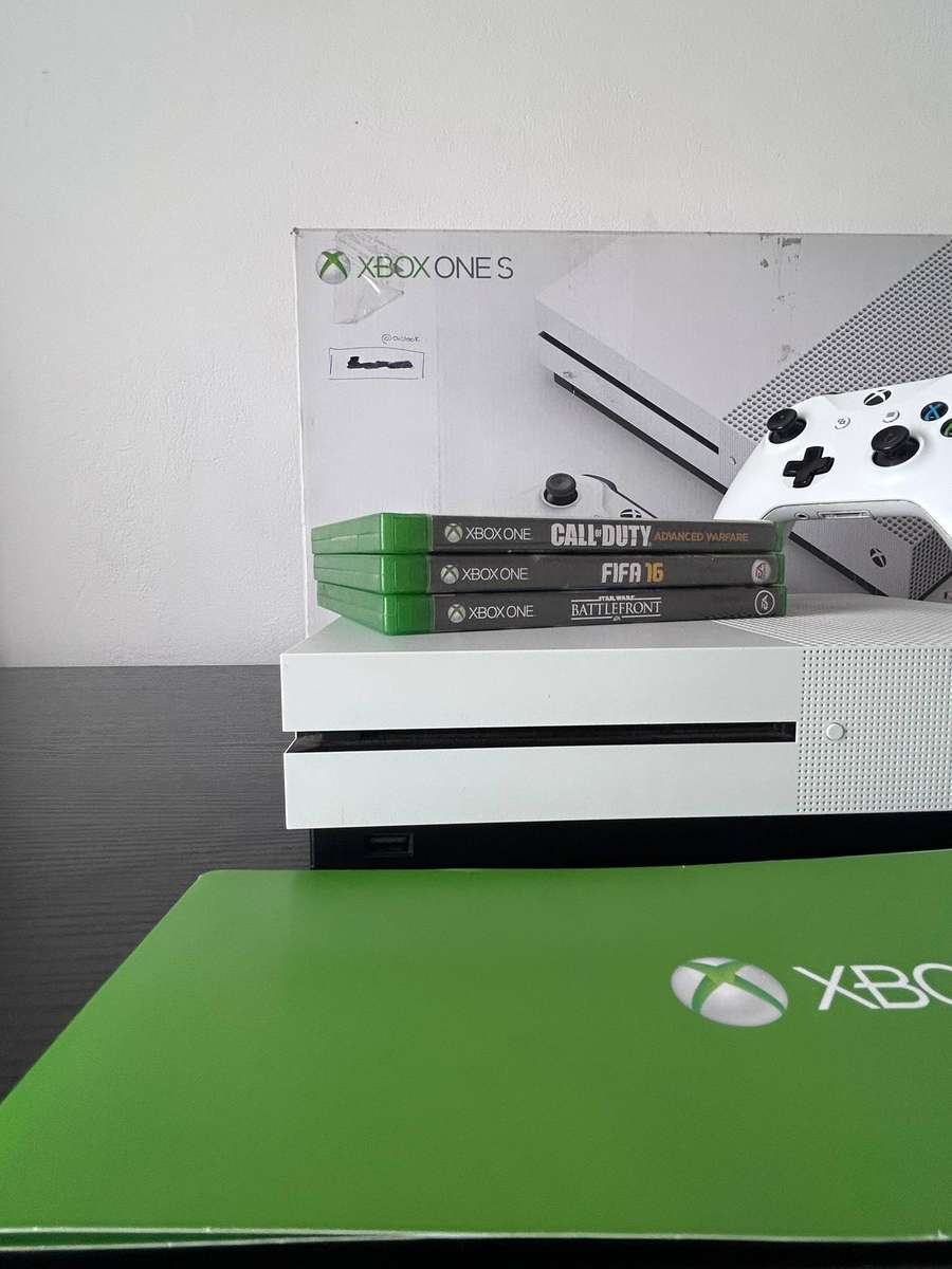 Xbox One S 1TB (White) - Controller + Power Cable + HDMI Cable + Box + 3 Games