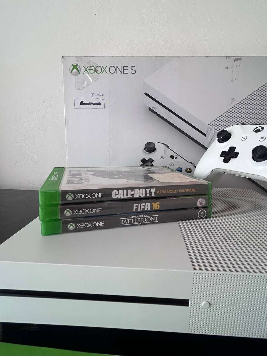 Xbox One S 1TB (White) - Controller + Power Cable + HDMI Cable + Box + 3 Games