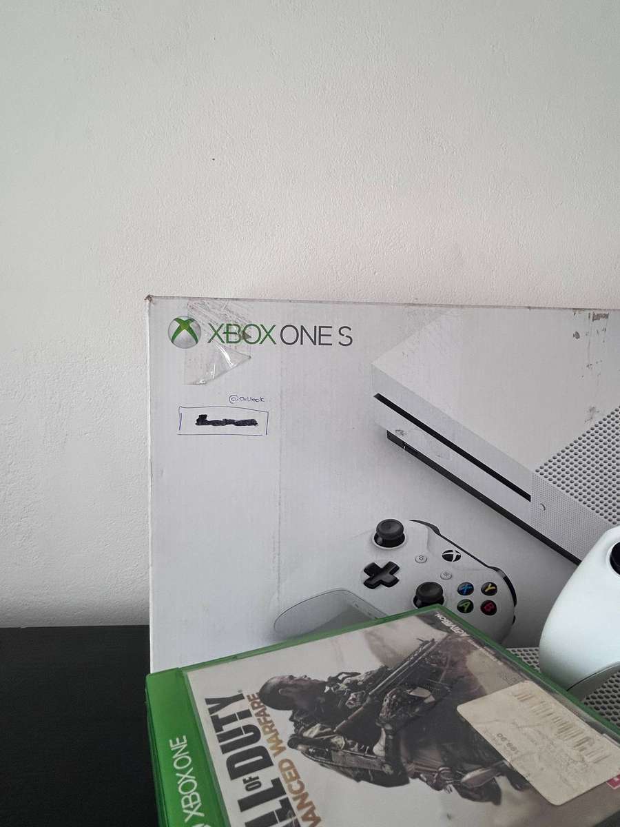 Xbox One S 1TB (White) - Controller + Power Cable + HDMI Cable + Box + 3 Games