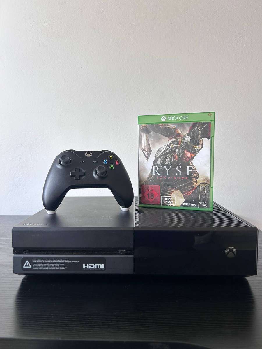 Xbox One Console Bundle  Includes Wireless Controller & Ryse: Son of Rome (Pre-owned)