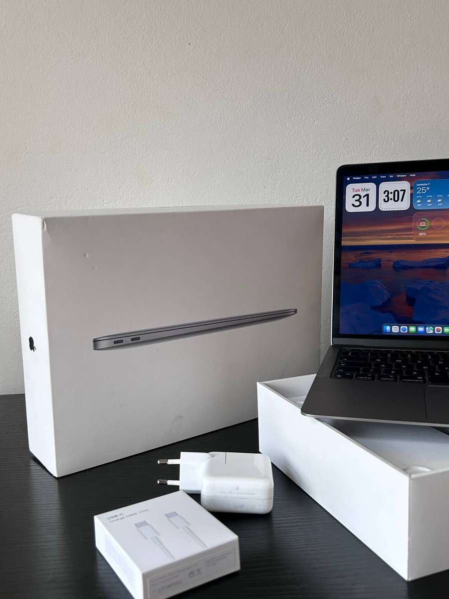 Apple Macbook Air M1 8GB RAM - 256GB SSD - Space Grey