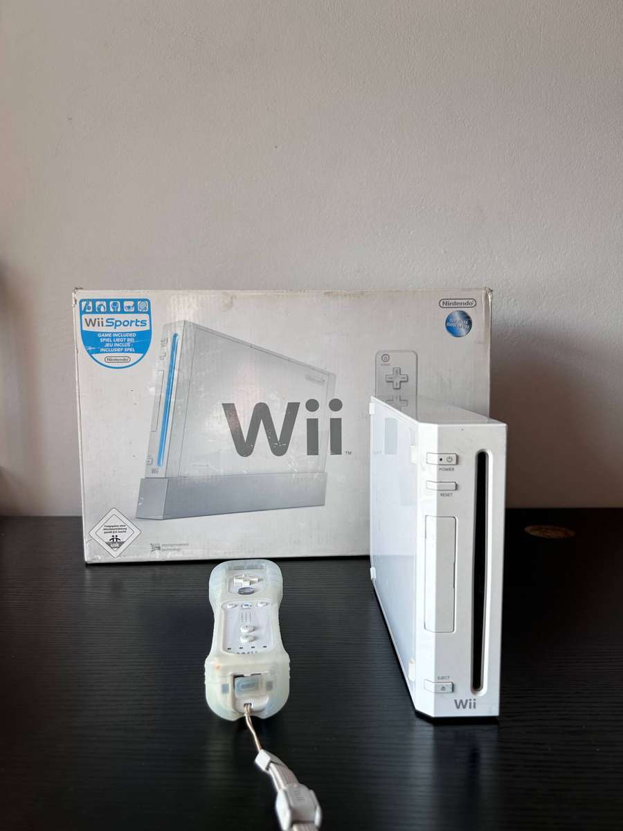 Nintendo Wii Bundle - Original White Console - Complete in Box
