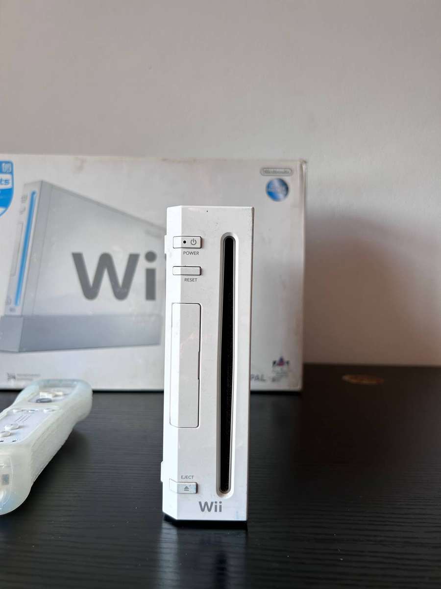 Nintendo Wii Bundle - Original White Console - Complete in Box